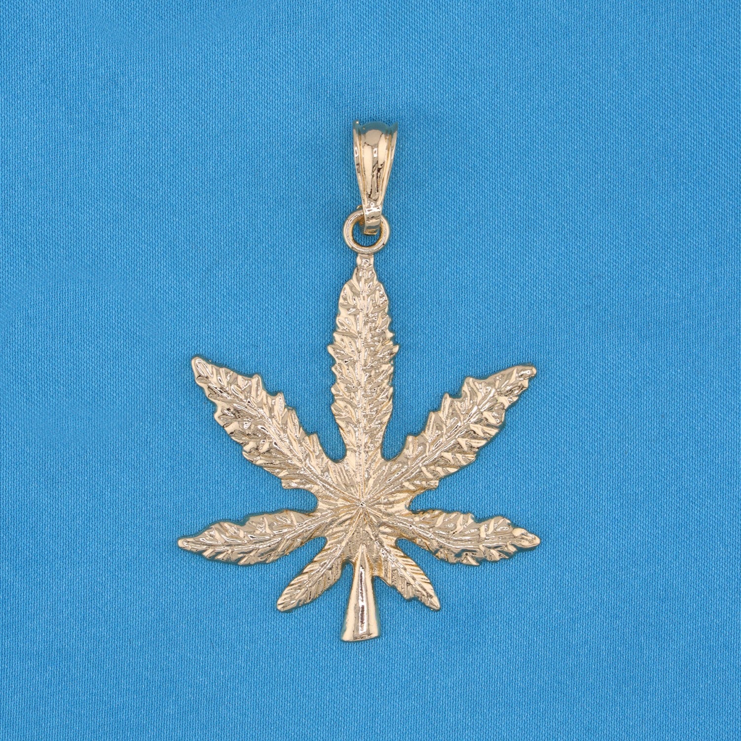 Weed Leaf Pendant - Gold