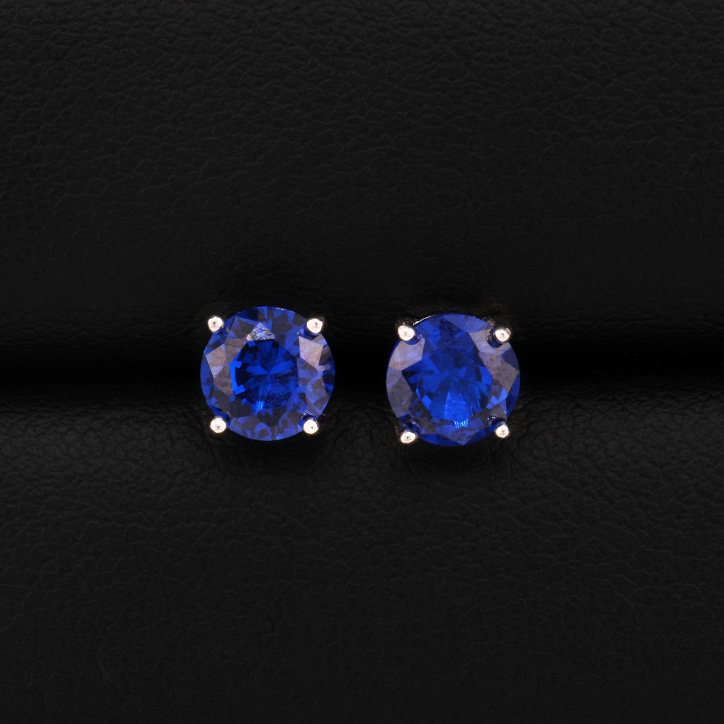 Round Cut Blue Sapphire Stud Earrings - 925 Silver